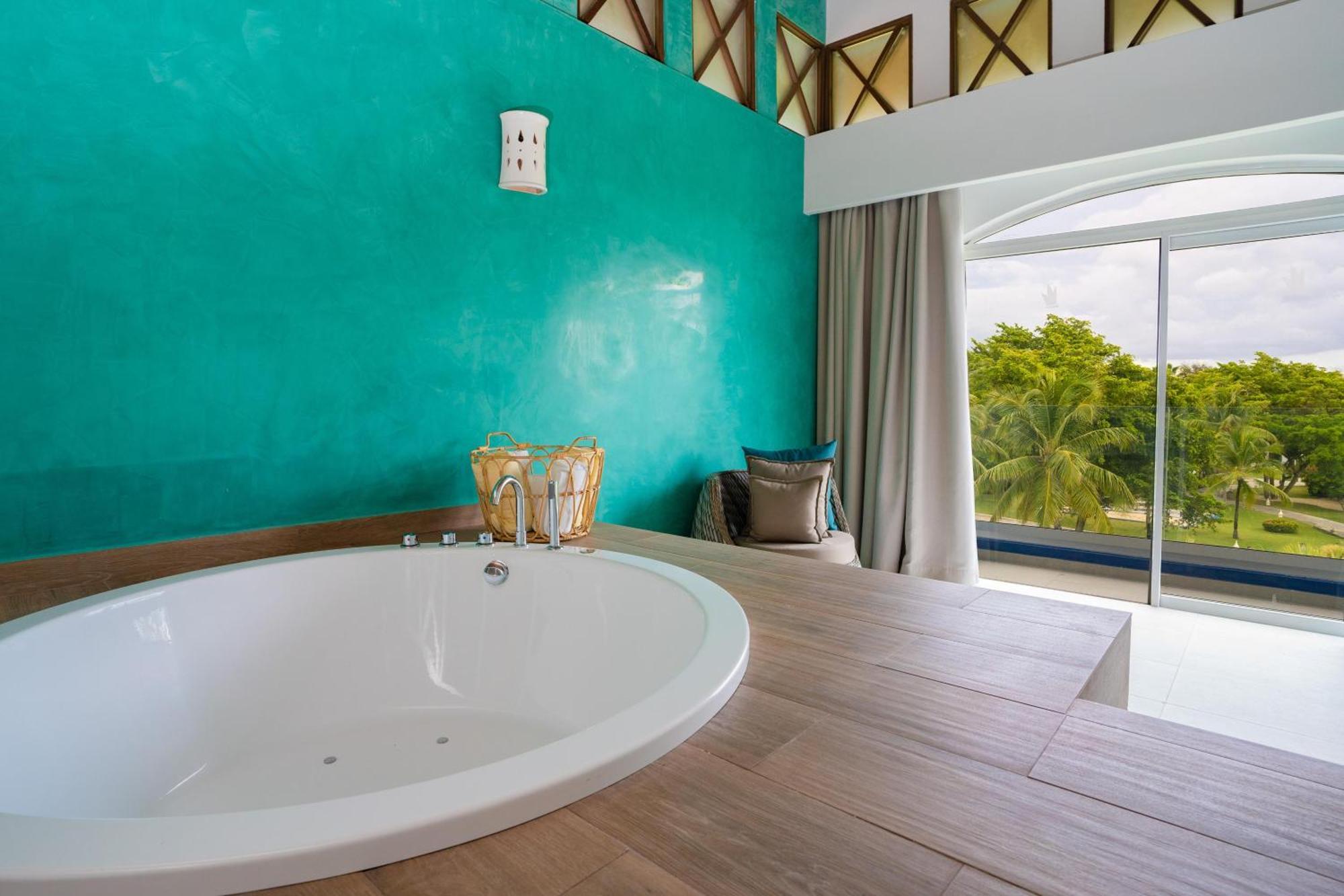 Honeymoon Suite